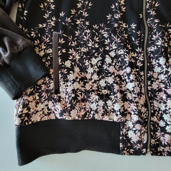 XL Velvet Black & Floral Jacket EUC So comfy! - Picture 14 of 14
